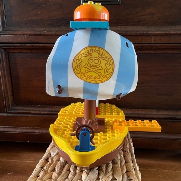 Lego x Disney duplex Jake the Pirate ship with random bricks - Picture 5 of 5